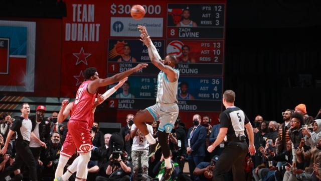 1645452184532034292.jpeg LeBron-James-and-Steph-Curry-star-in-win-for-Team-1024x576.jpeg